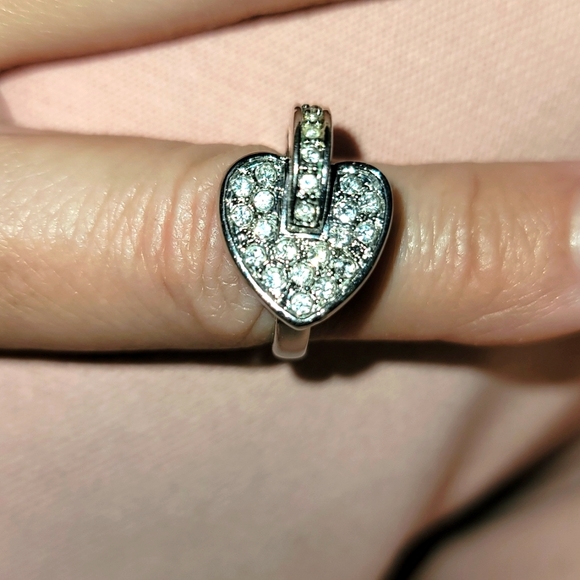 Lia Sophia Silver Tone heart Ring with 27 Crystals. Size 6.5 Vintage - Picture 2 of 11